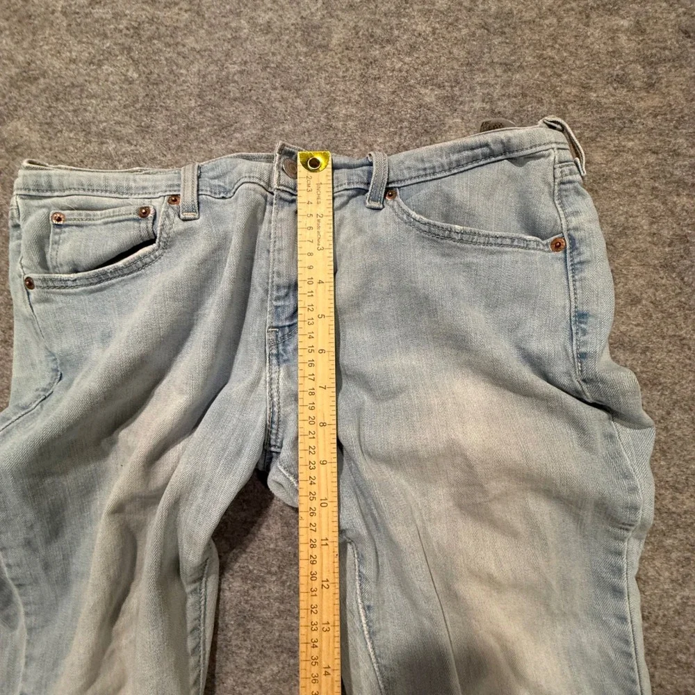 Levis Boyfriend Jeans Light Wash Distressed Blue Denim Size 31 CW-3815 - Picture 9 of 10